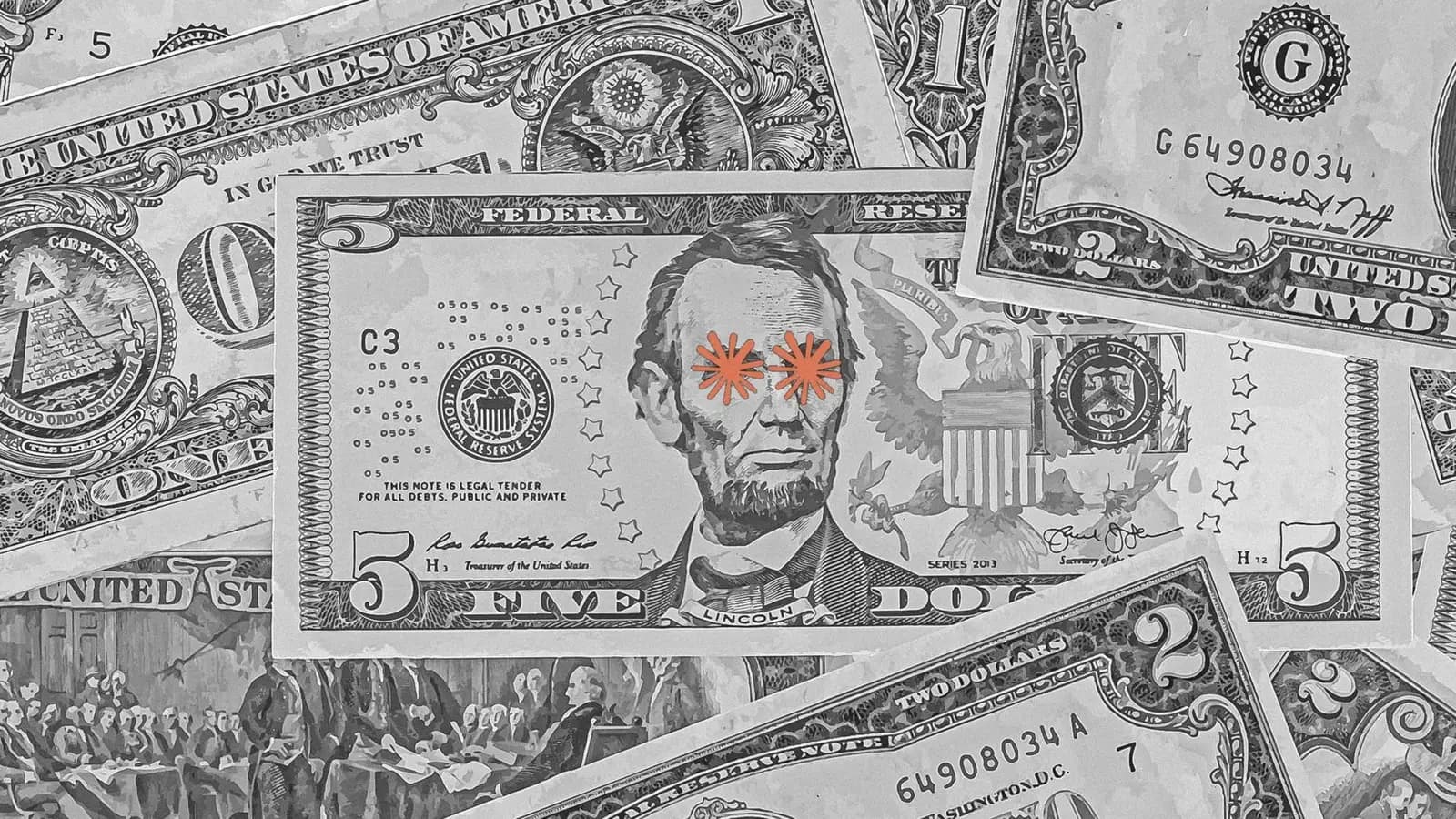 Montagem com cédulas de dólar espalhadas; no centro, uma nota de 5 dólares com o retrato de Abraham Lincoln, cujos olhos foram cobertos por dois asteriscos laranja
